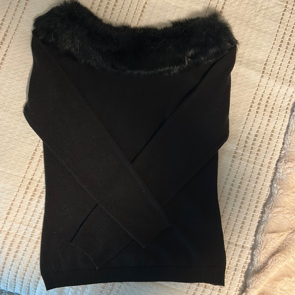 CACHE size S off the shoulder fur neckline,light weight sweater with 3/4 sleeves